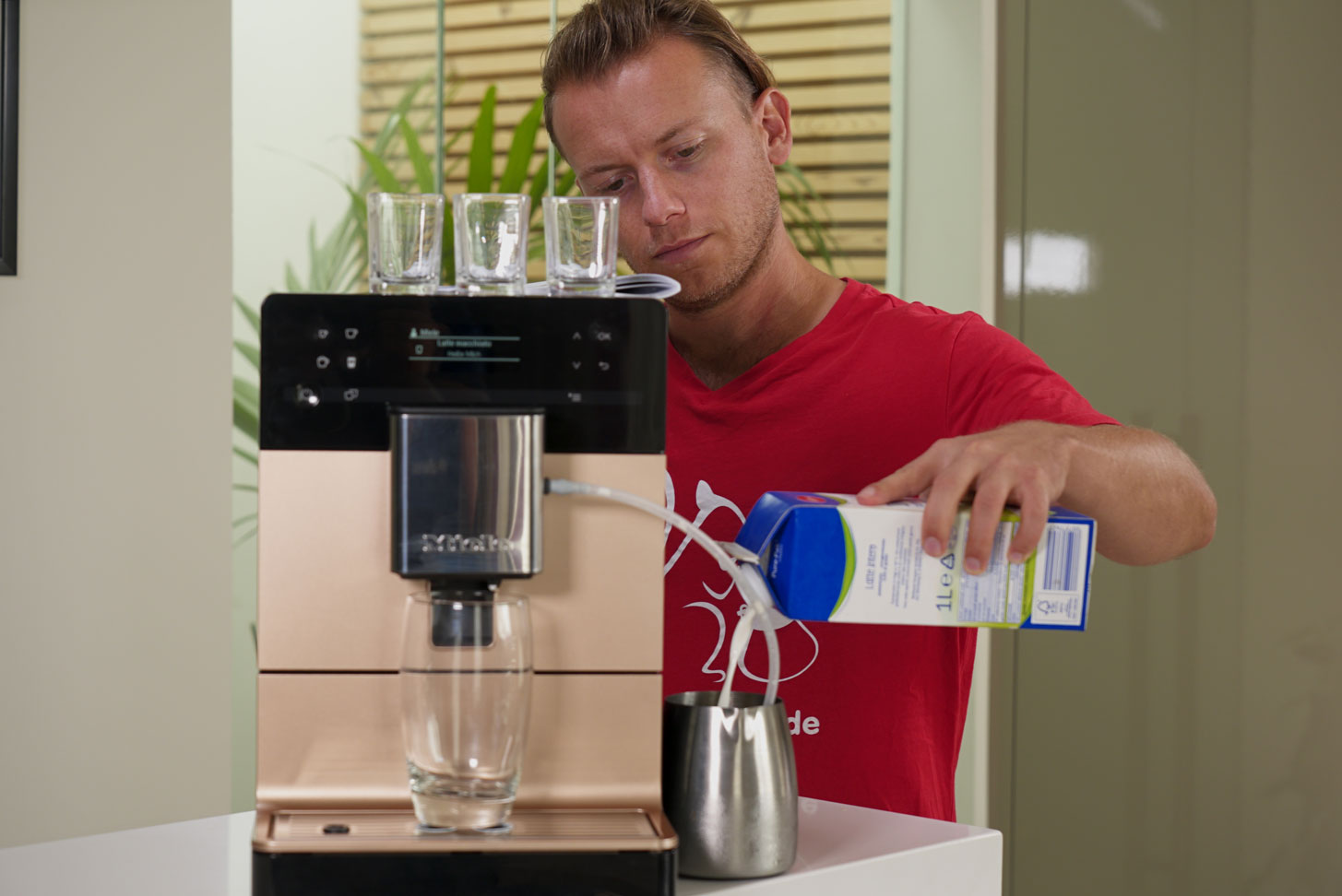 Arne Testet auf Coffeeness Kaffeevollautomaten